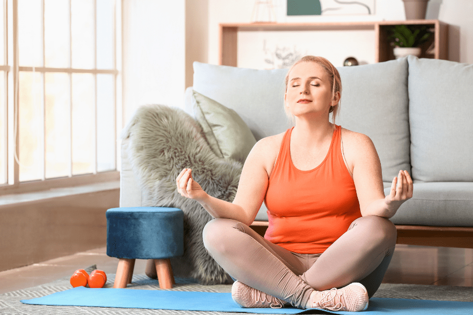 Eh oui ! Le yoga peut vous aider à perdre du poids et à maintenir votre poids santé. Sans doute êtes-vous surprise d’entendre cela?