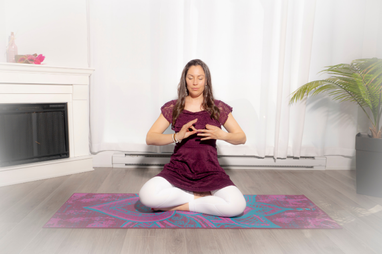 Dharma Chakra Mudra, Dharma signifie « roue », la Mudra fait un équilibre, un cycle éternel entre donner et recevoir, entre parler et écouter.