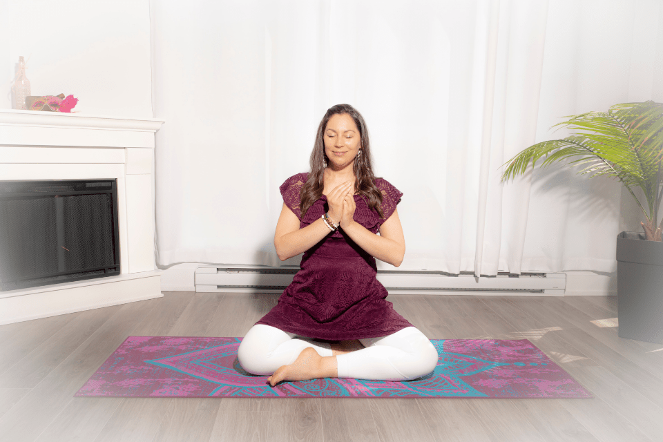 Karuna Mudra développe notre capacité de vivre et de cultiver la joie et l'harmonie. Sa pratique est apaisante et particulièrement bienveillante pour le corps et l’esprit.