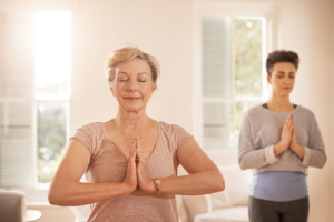 La pratique du yoga est accessible à n’importe qui : il n’existe aucune contrainte d'âge, de poids, de sexe ou de capacité physique.