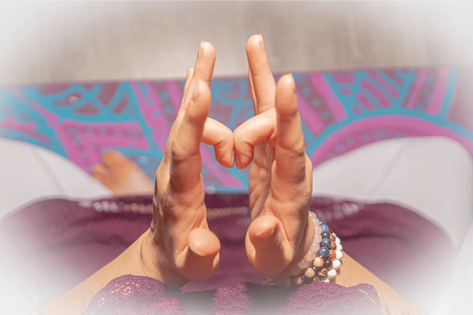 Dirgha Svara Mudra